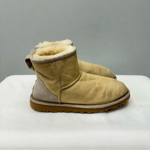 UGG Classic Mini light brown genuine sheepskin low boots booties women’s 6 - Picture 4 of 9